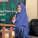 Ibu Hera (Kepsek SMP Islam Al Mabruroh)